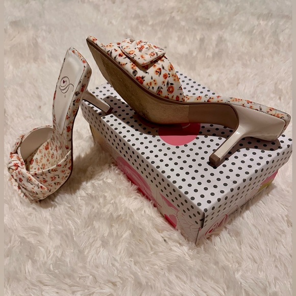 Floral Knot Slide Heels in Cream and Orange - Women - Picture 2 of 3